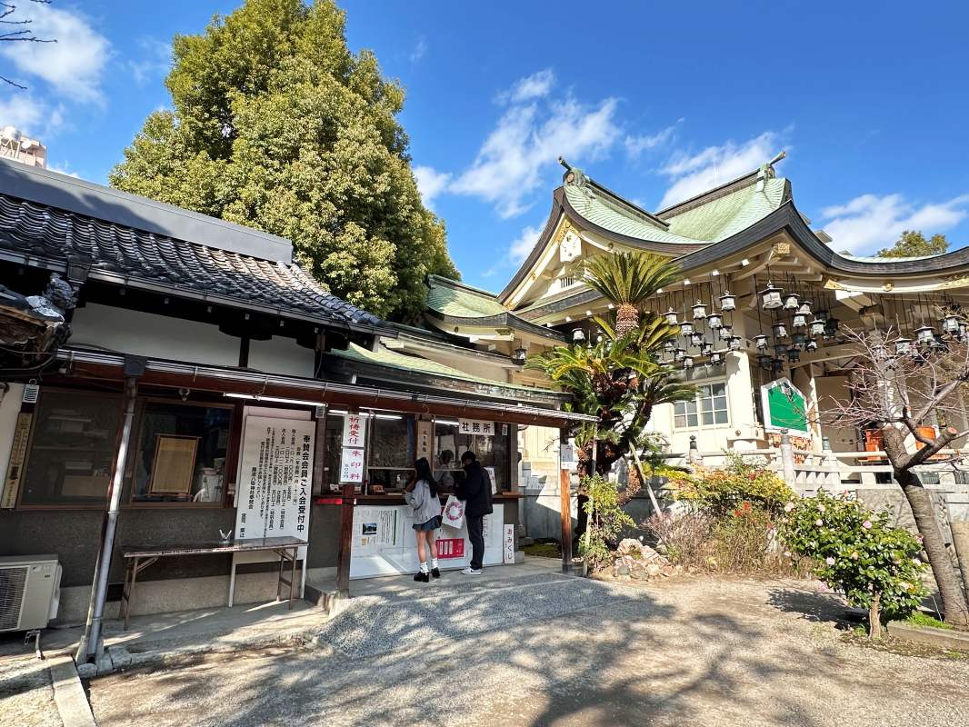 到社務所買御守及抽御神籤