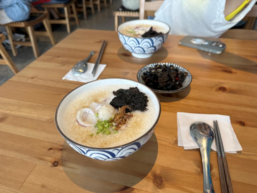 綠島美食|綠島旅遊不可錯過的美食 - 第3張圖 雞白湯小卷米粉