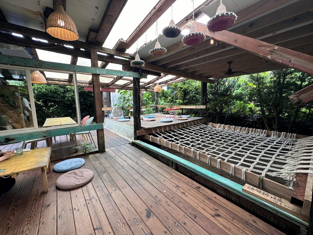 綠島美食|綠島旅遊不可錯過的美食 - 第23張圖 座位區