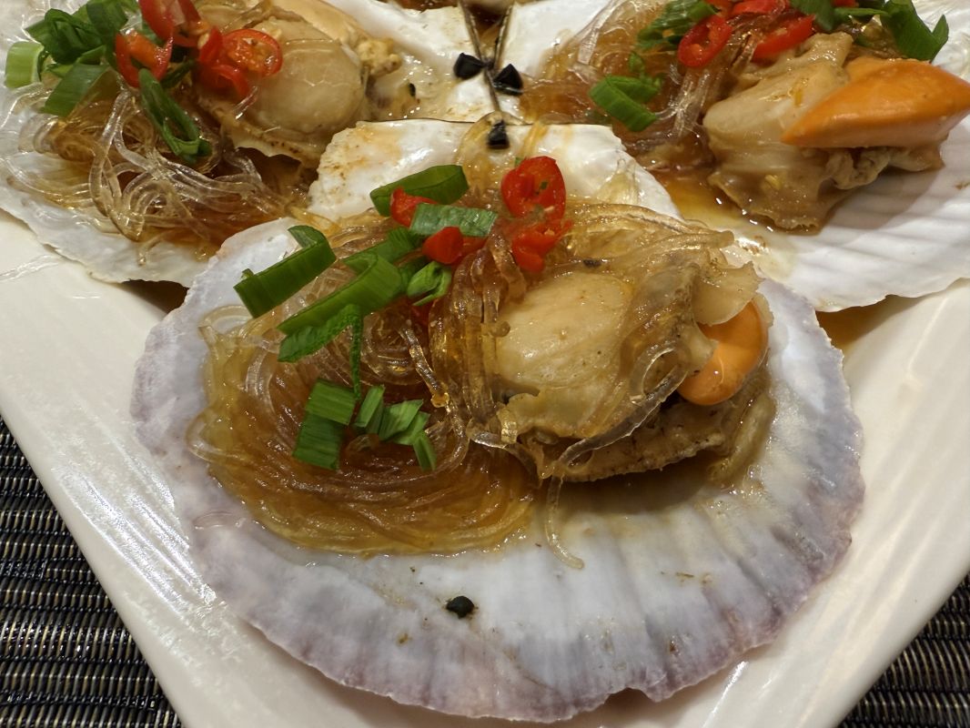 『魚有王』嚴選海鮮:高品質美味輕鬆上桌,滿足全家味蕾!|魚有王 X 姐夫嚴選 - 第9張圖 蒜蓉粉絲蒸扇貝