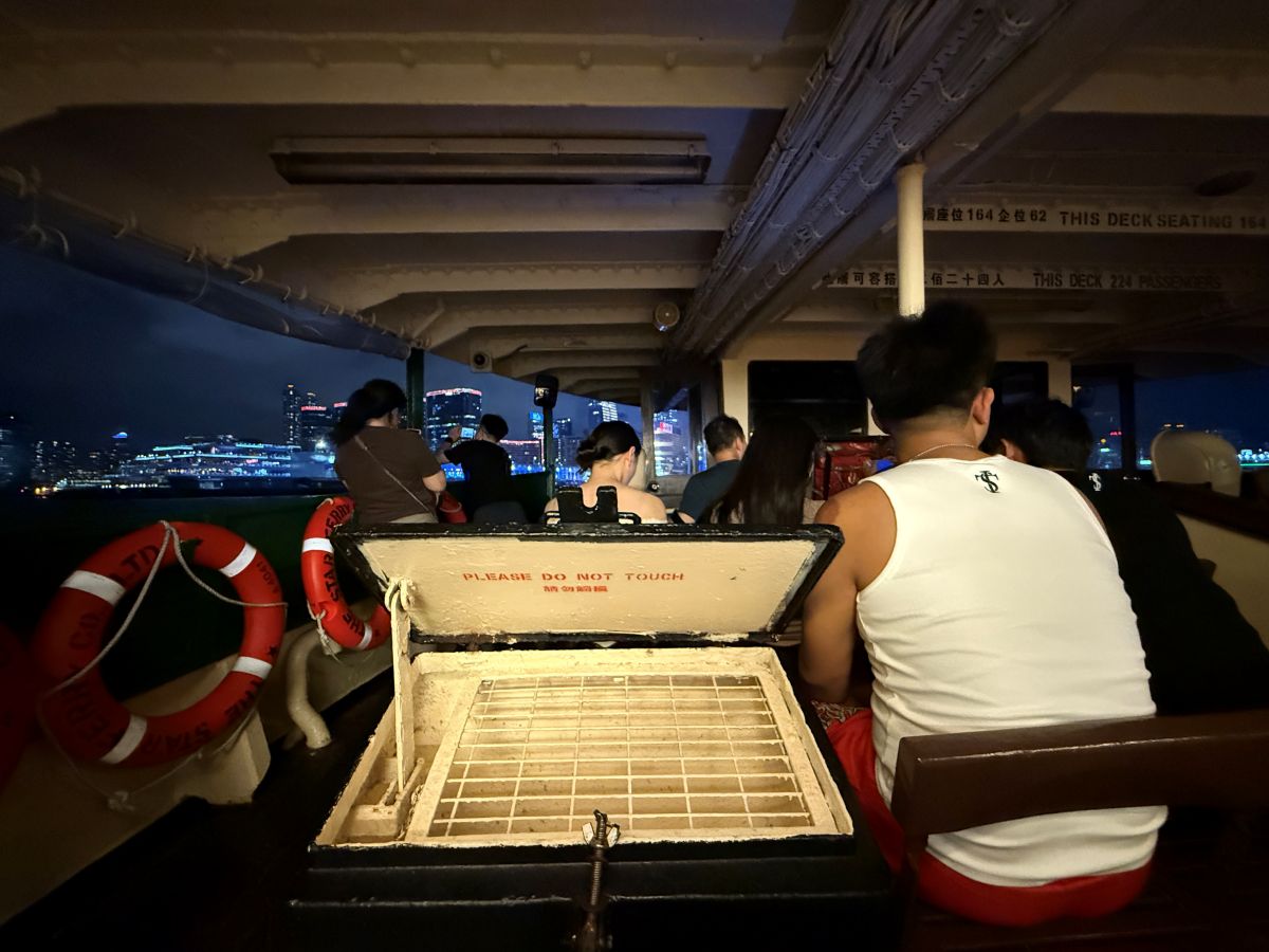 不請假衝香港2天1夜自由行|暴走吃喝行程:週五下班飛、週日回家睡,港式美食與景點攻略 - 第33張圖 天星小輪