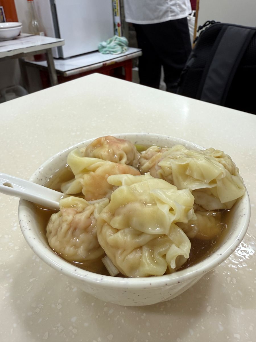 不請假衝香港2天1夜自由行|暴走吃喝行程:週五下班飛、週日回家睡,港式美食與景點攻略 - 第45張圖 全蝦雲吞